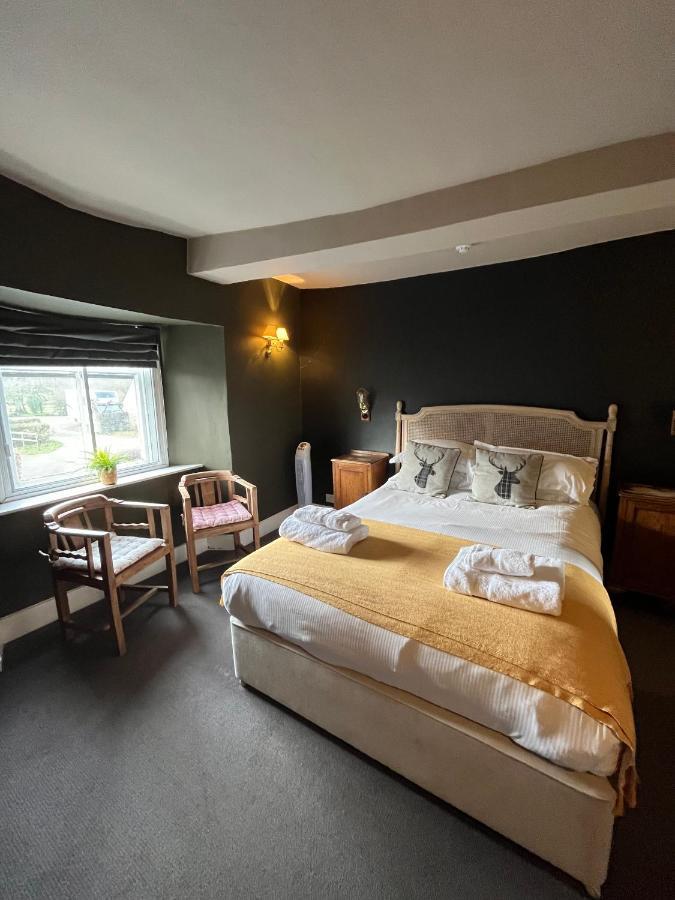 Hotel The Kings Arms Didmarton Esterno foto