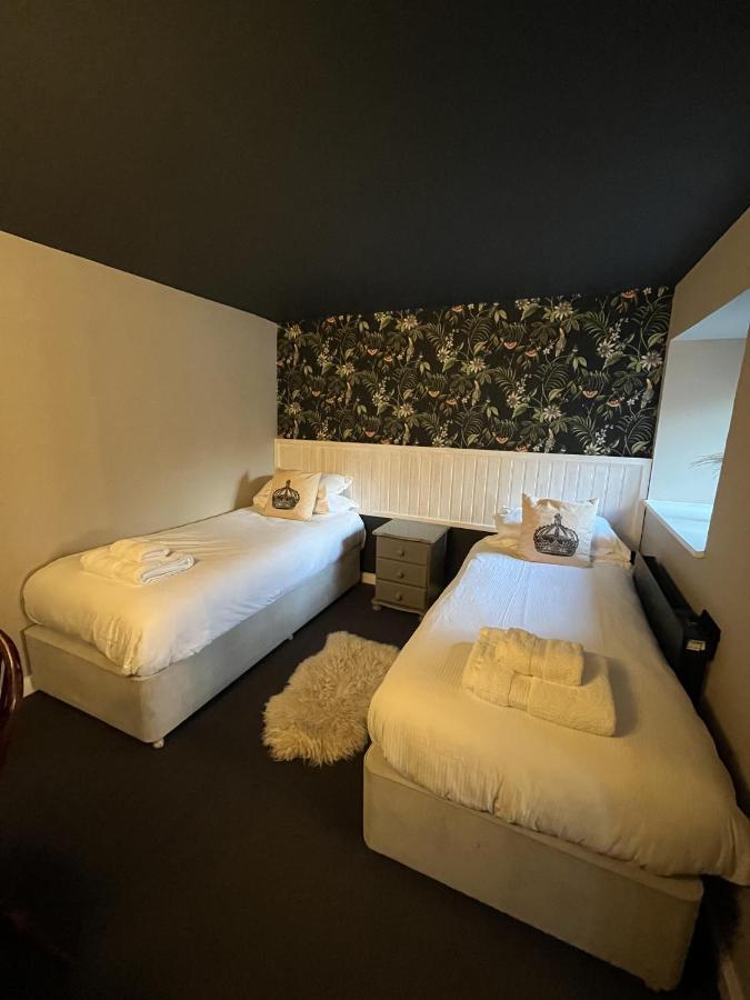 Hotel The Kings Arms Didmarton Esterno foto