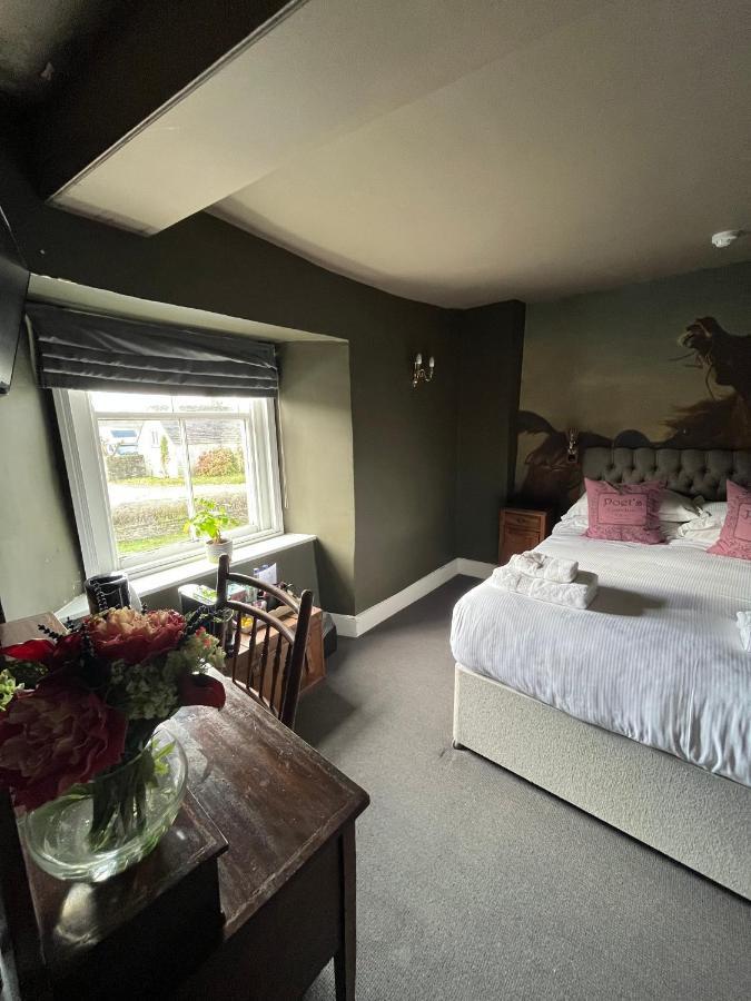 Hotel The Kings Arms Didmarton Esterno foto