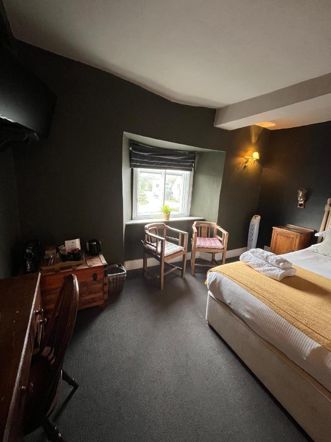 Hotel The Kings Arms Didmarton Esterno foto