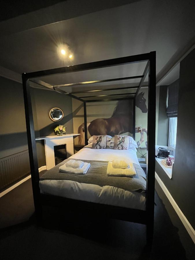 Hotel The Kings Arms Didmarton Esterno foto