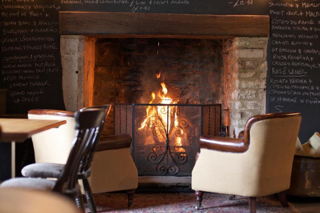 Hotel The Kings Arms Didmarton Esterno foto