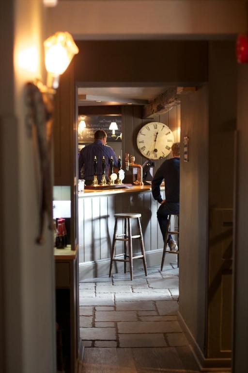 Hotel The Kings Arms Didmarton Esterno foto