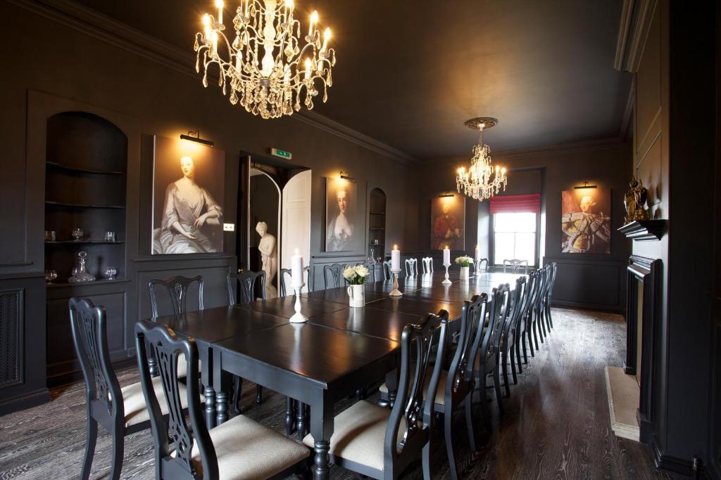 Hotel The Kings Arms Didmarton Esterno foto