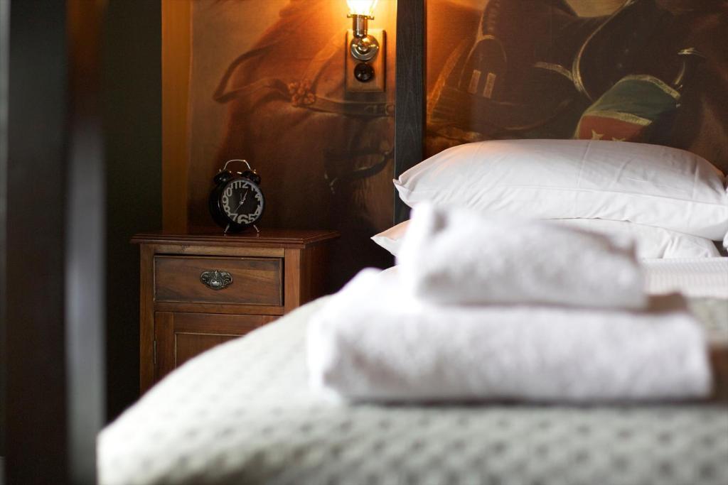 Hotel The Kings Arms Didmarton Esterno foto
